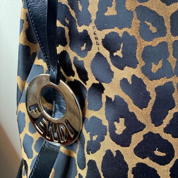 Gorgeous FENDI Leopard Logo Handbag - Picture 2 of 10